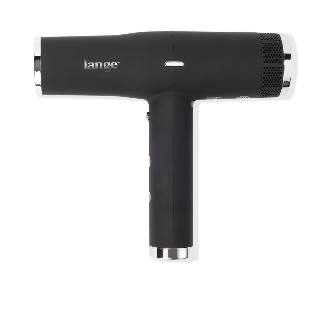 L’ange Le Styliste is one of the lightest, most powerful dryers available.